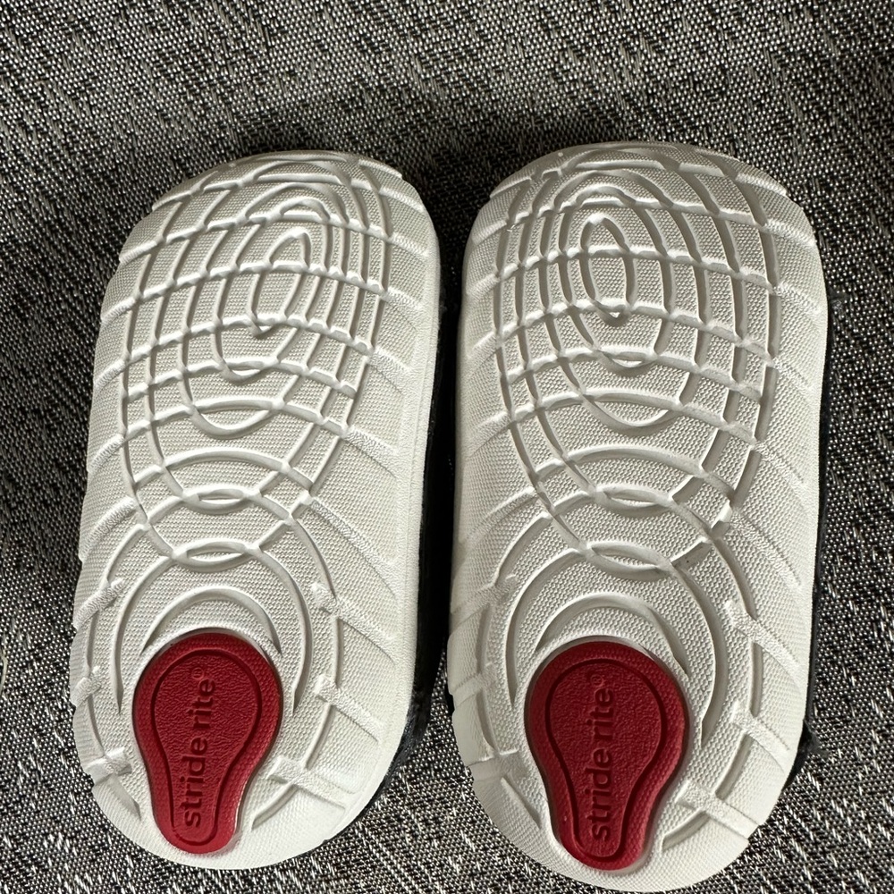 NWOT Stride Rite Kylo Grey & Red Baby Shoes 5M - Picture 3 of 4